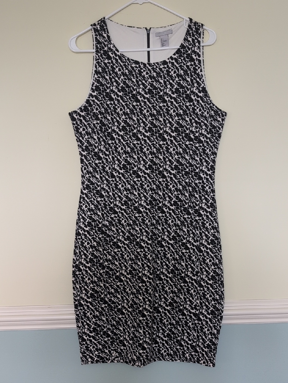 H&M Black and White Printed Sleeveless Midi Dress